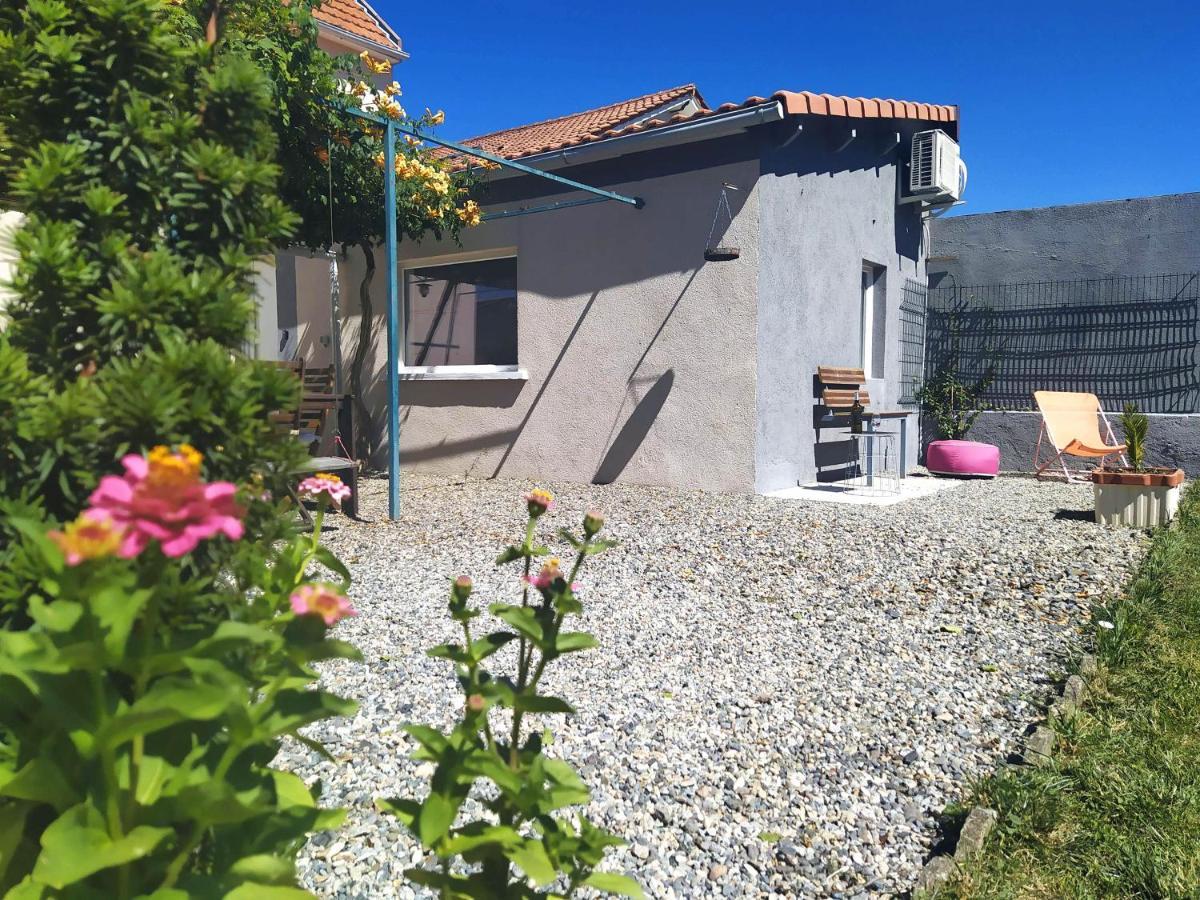 Studio 26 Vic-le-Comte Esterno foto