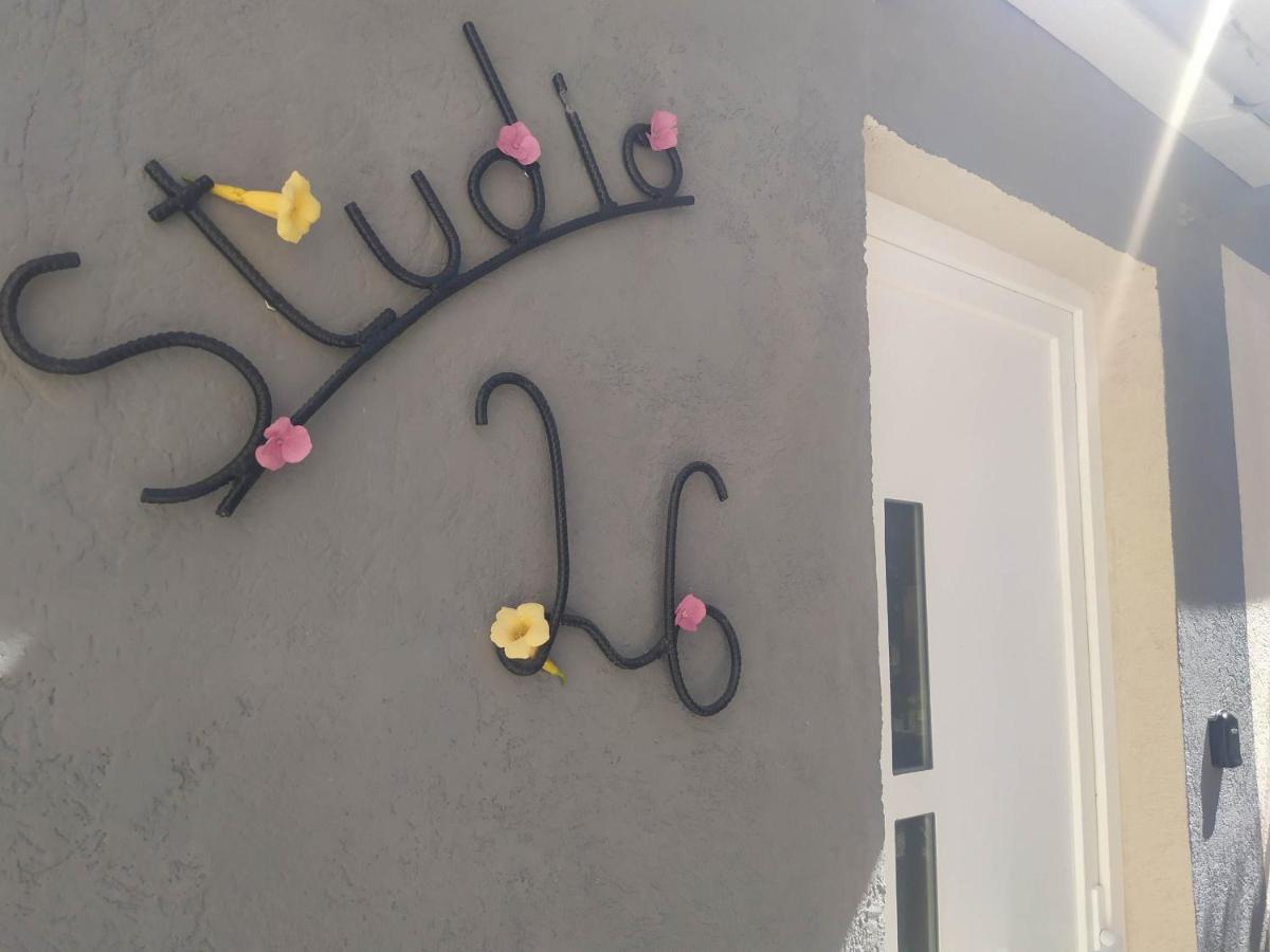 Studio 26 Vic-le-Comte Esterno foto
